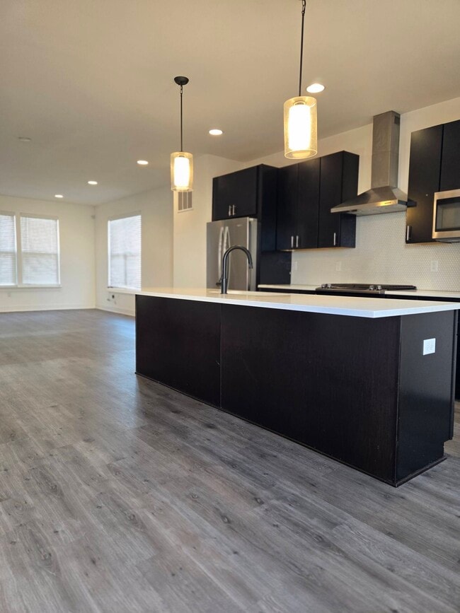 Building Photo - 1876 McQuat Pl