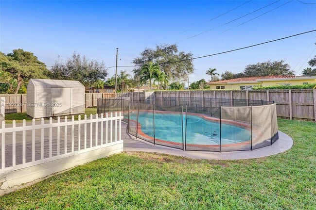 Building Photo - 1102 Meadow Lark Ave