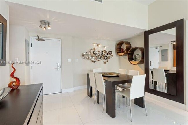 Building Photo - 6801 Collins Ave