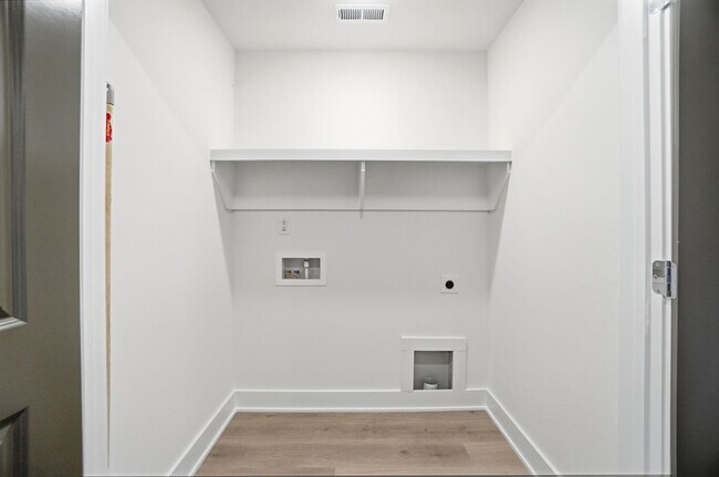 Building Photo - New Construction Townhome Minutes from Uptown