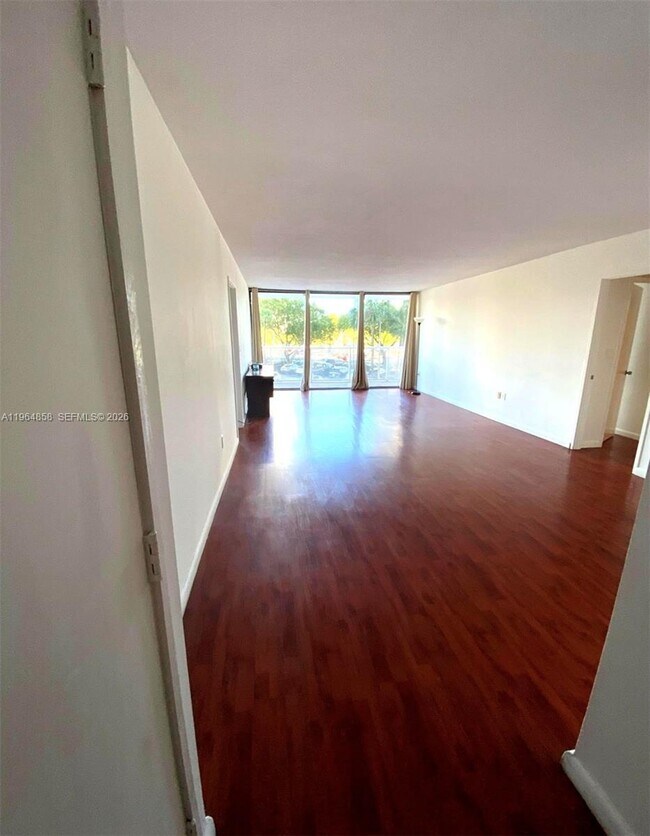 Building Photo - 3731 N Country Club Dr