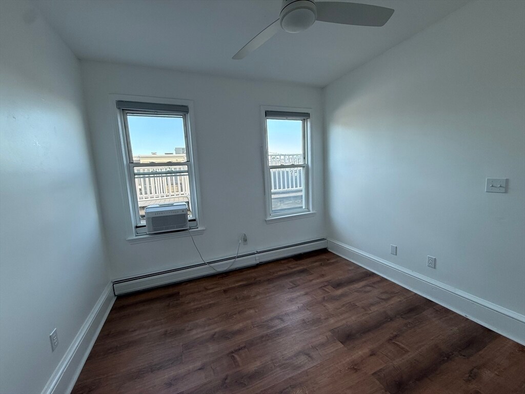 Building Photo - 1518 Columbia Rd