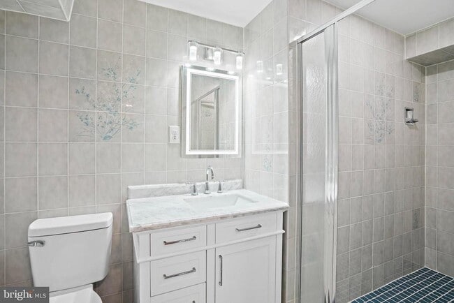 Building Photo - 6607 Lone Oak Dr