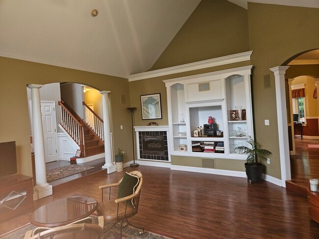 Building Photo - 688 Fox Hollow Ct