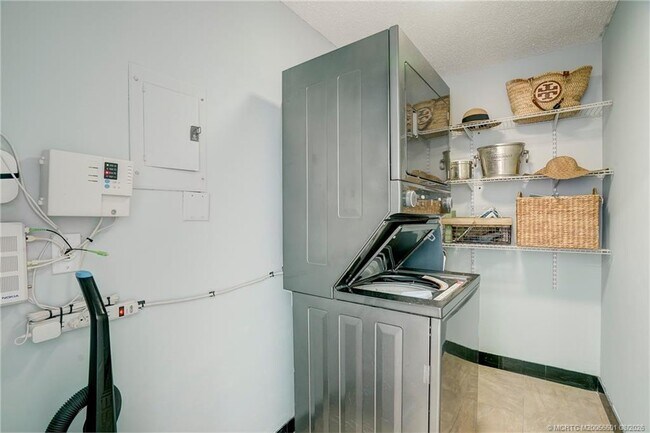 Building Photo - 10410 S Ocean Dr