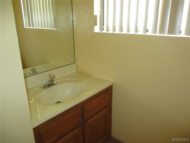 Building Photo - 2022 Merrill Ln