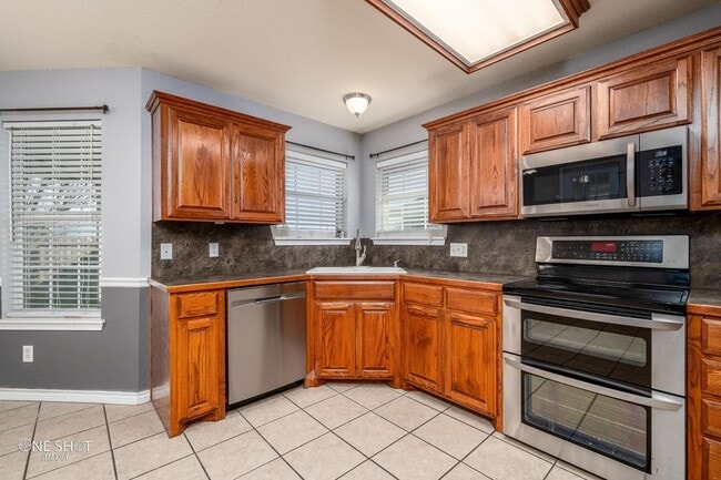 Building Photo - 1410 Tulane Dr