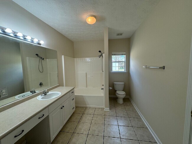 Building Photo - Prattville Home