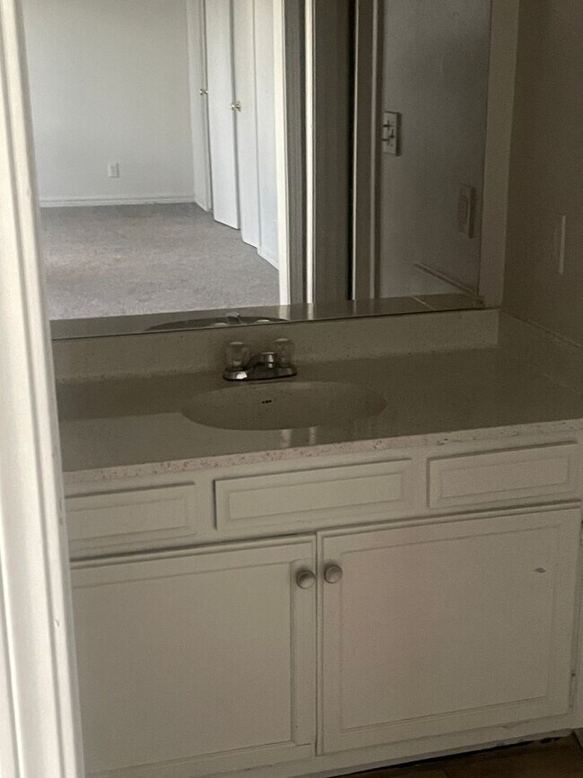 Building Photo - 5116 S Delaware Pl