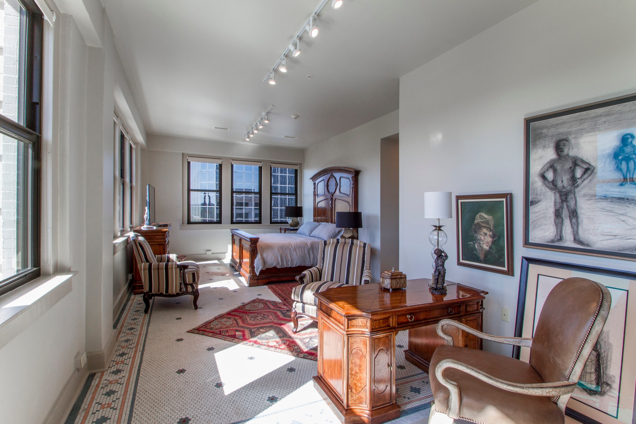 Building Photo - 221 W 2nd St