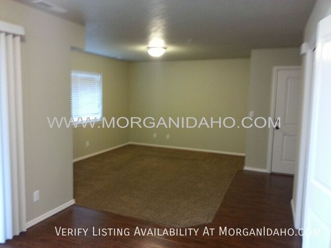 Building Photo - **February Rent Free! Covered parking, sto...