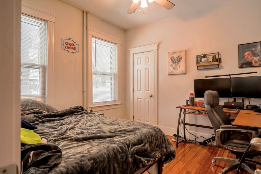 Building Photo - 108 Hillside St