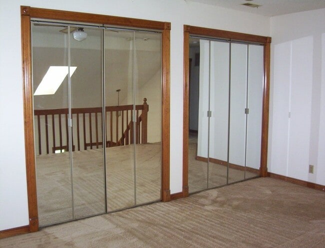 Building Photo - 4 bedroom house in northeast Springfield with fenced yard!