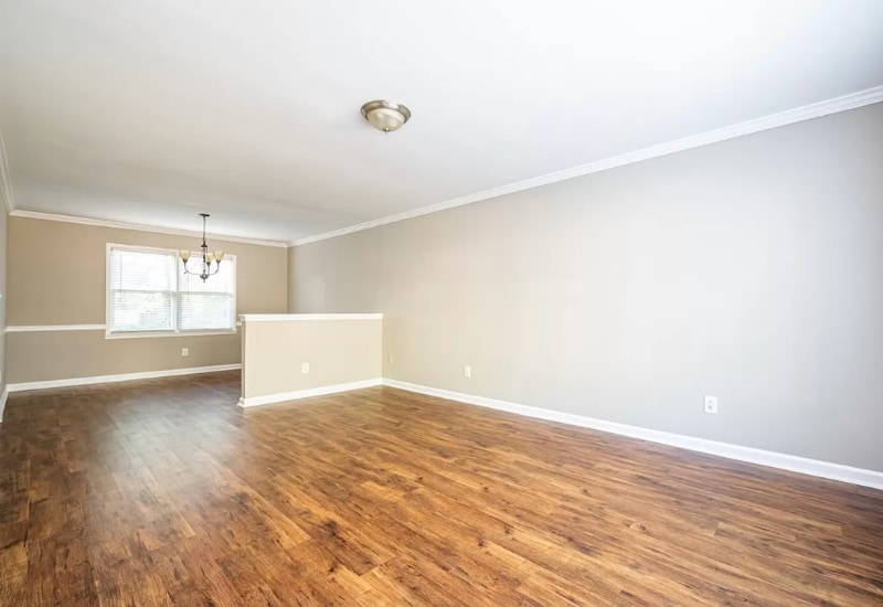 Building Photo - 10420 Meadow Crest Ln