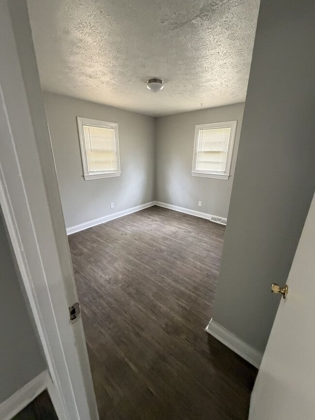 Building Photo - Nice 2BR/1Ba house