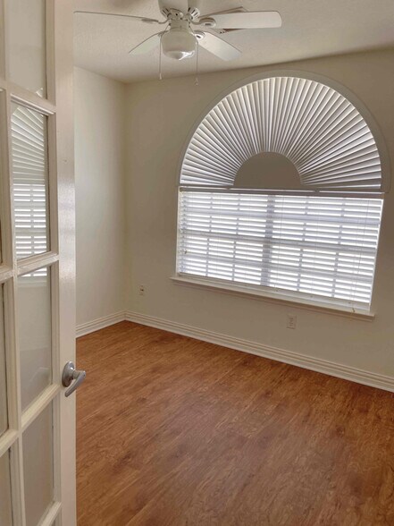 Building Photo - 4026 Almond Lake Dr