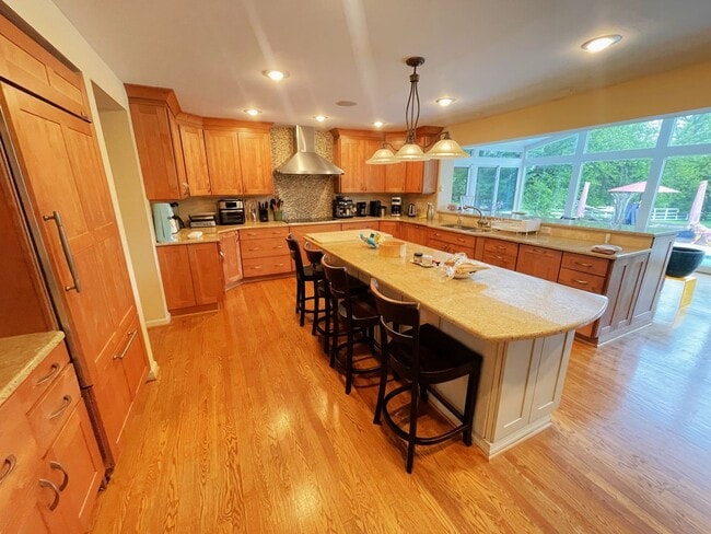Building Photo - Rare North Potomac Estate With Pool!