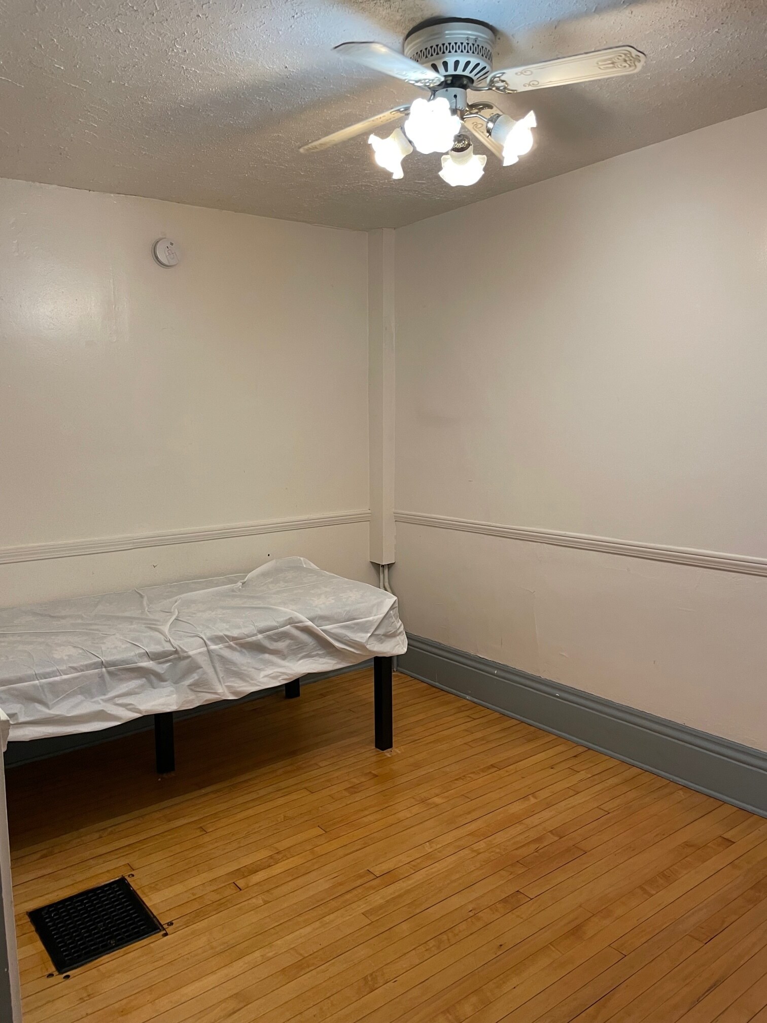 Building Photo - 1130 S Forest Ave