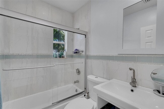 Building Photo - 618 86th St