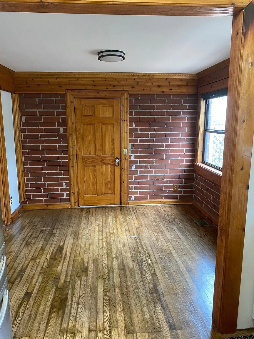 Building Photo - 2107 Lou Dr W