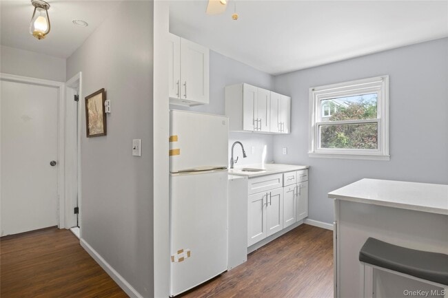 Building Photo - 11 Glenwood Rd