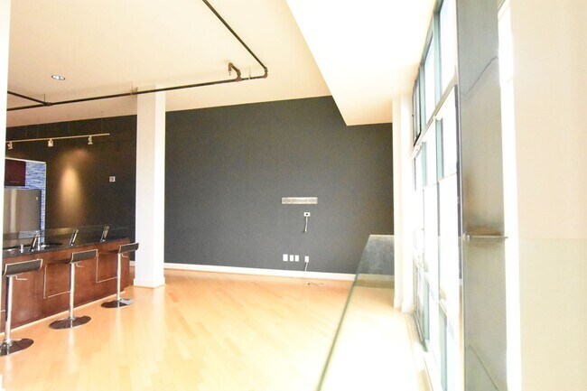 Building Photo - Chic, Contemporary 1 BD 1.5 BA Condo in the Mount Pleasant neighborhood of NW DC!!