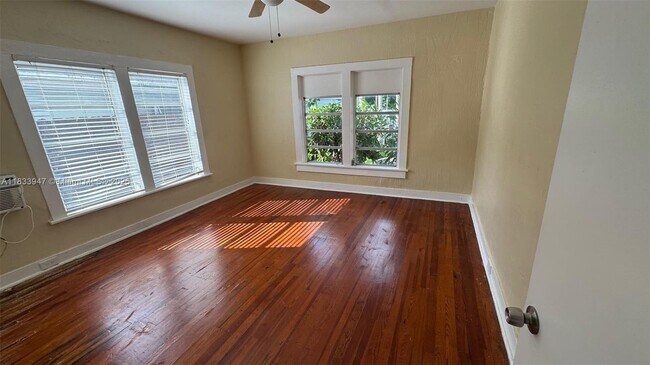 Building Photo - 1849 Dewey St