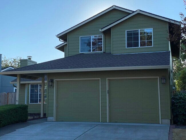 Building Photo - 5835 NW Landing Dr