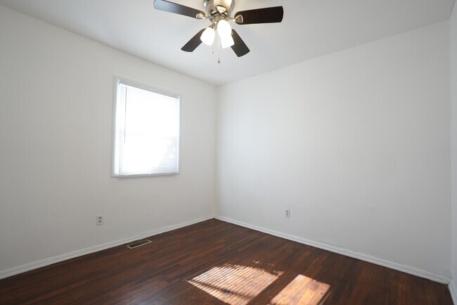 Building Photo - 3613 Jonquil St