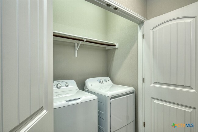 Building Photo - 7220 Wyoming Springs Dr