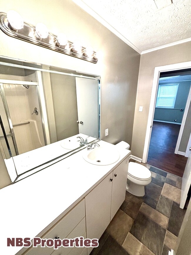 Building Photo - 2212 Harvey St