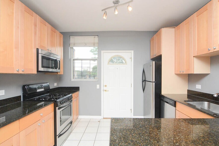 Building Photo - 1421 W Jonquil Terrace
