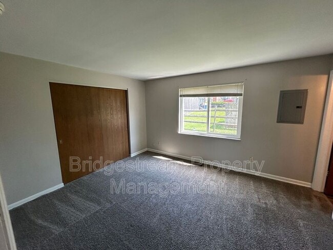 Building Photo - 92 W Franklin St