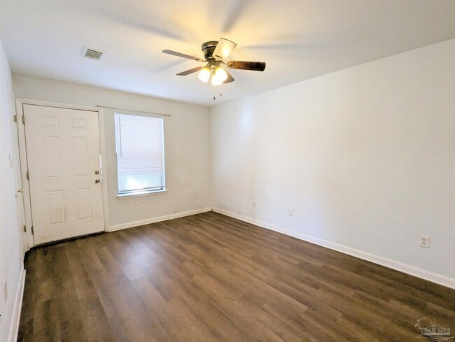 Building Photo - 3202 Redwood Ln