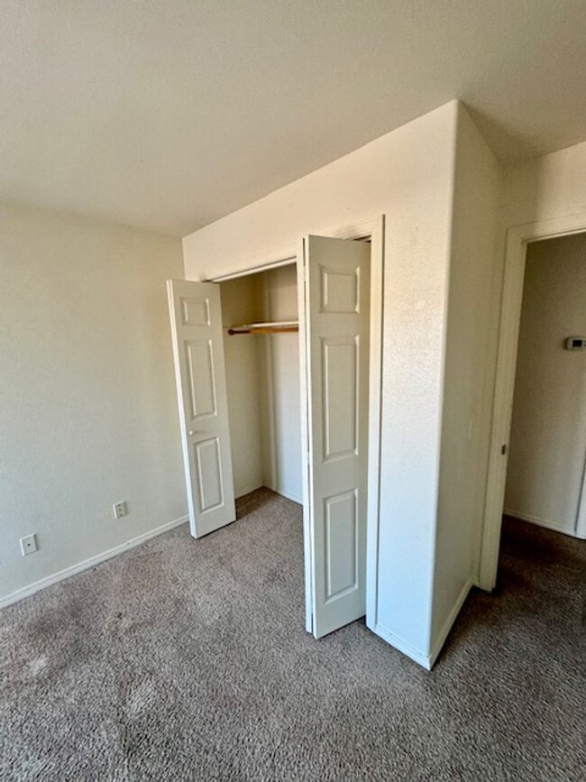 Building Photo - Spacious 3-Bedroom Condo with Bridger View...