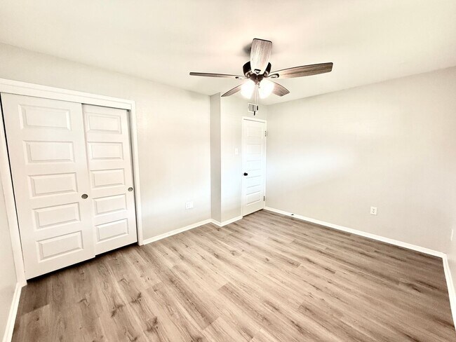 Building Photo - 2235 E Contour Dr