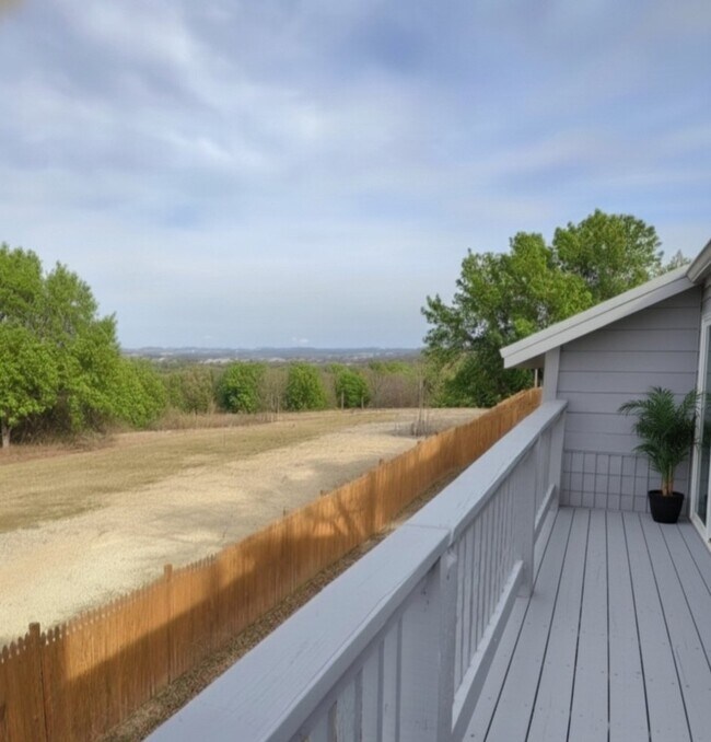 Building Photo - 10 Hilltop Dr