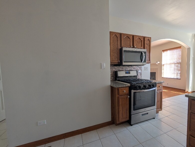 Building Photo - 559 Goodwin Dr