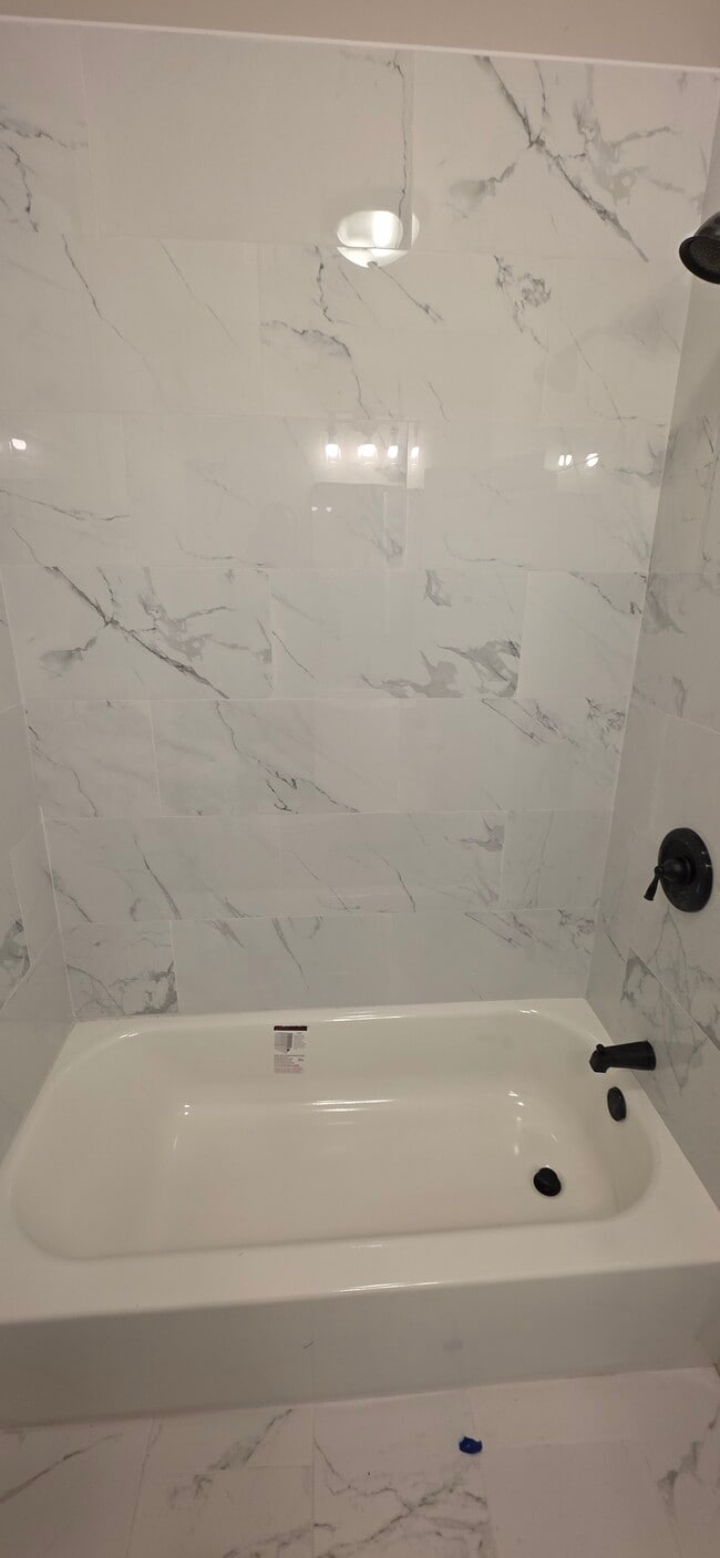 Building Photo - 512 N Curley St