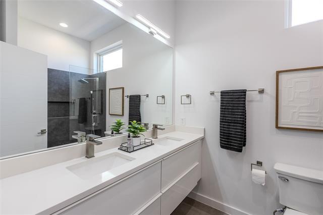 Building Photo - 9742 Sunset Dr