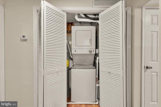 Building Photo - 4131 Hunt Pl NE