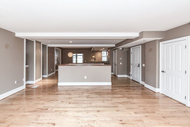 Building Photo - Luxury Two Bedroom near DuPont + Parking