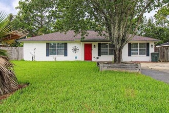 Building Photo - 1235 Pineridge Way