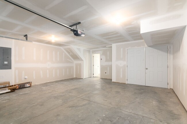 Building Photo - 3246 Parade St