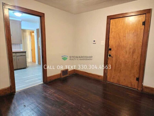 Building Photo - 1628 E Market St