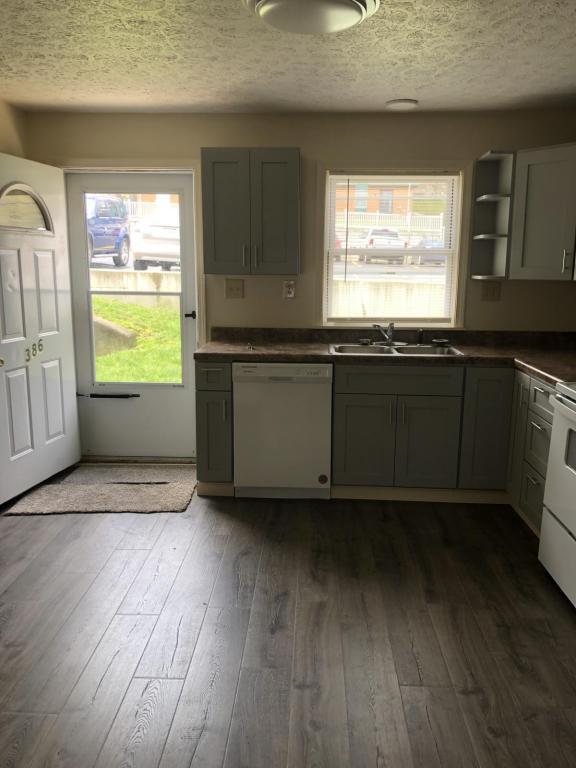 Building Photo - 386 E Market St