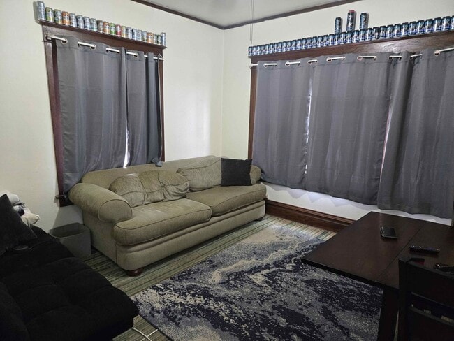 Building Photo - 1602 8th St E