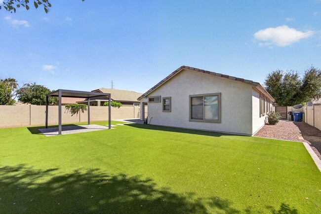 Building Photo - Updated House in Chandler Community