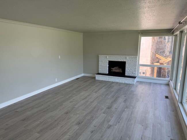 Building Photo - Olympus Cove Five Bedroom Rambler; Amazing...
