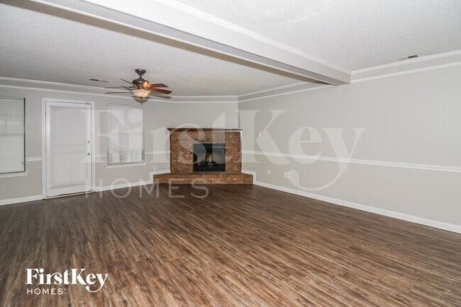 Building Photo - 5864 Ridgehill Dr